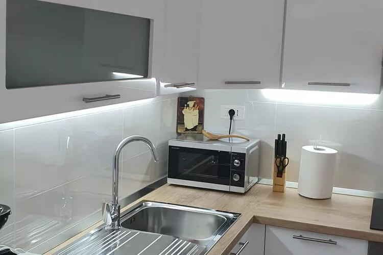 Apartments Villa Salona Sky - Superior Two Bedroom Apartment with Balcony (6)-Kitchen