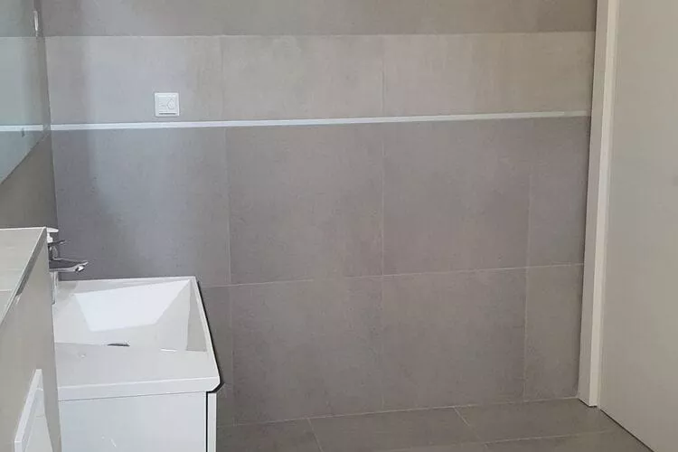 Apartments Villa Salona Sky - Superior Two Bedroom Apartment with Balcony (6)-Bathroom