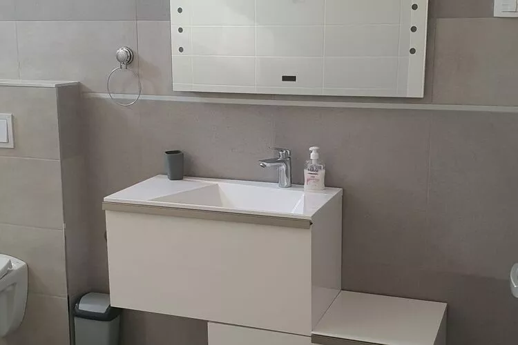 Apartments Villa Salona Sky - Superior Two Bedroom Apartment with Balcony (6)-Bathroom