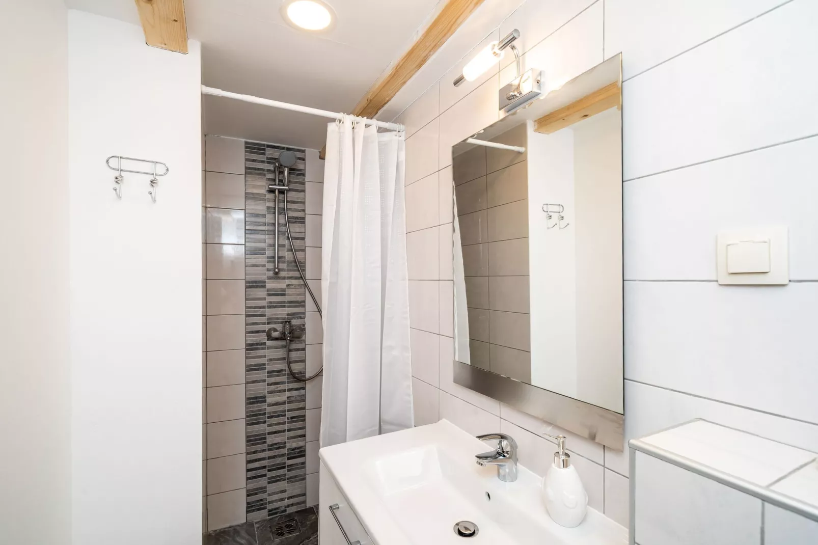 Lavender Room - Double Room (Ground Floor)-Bathroom