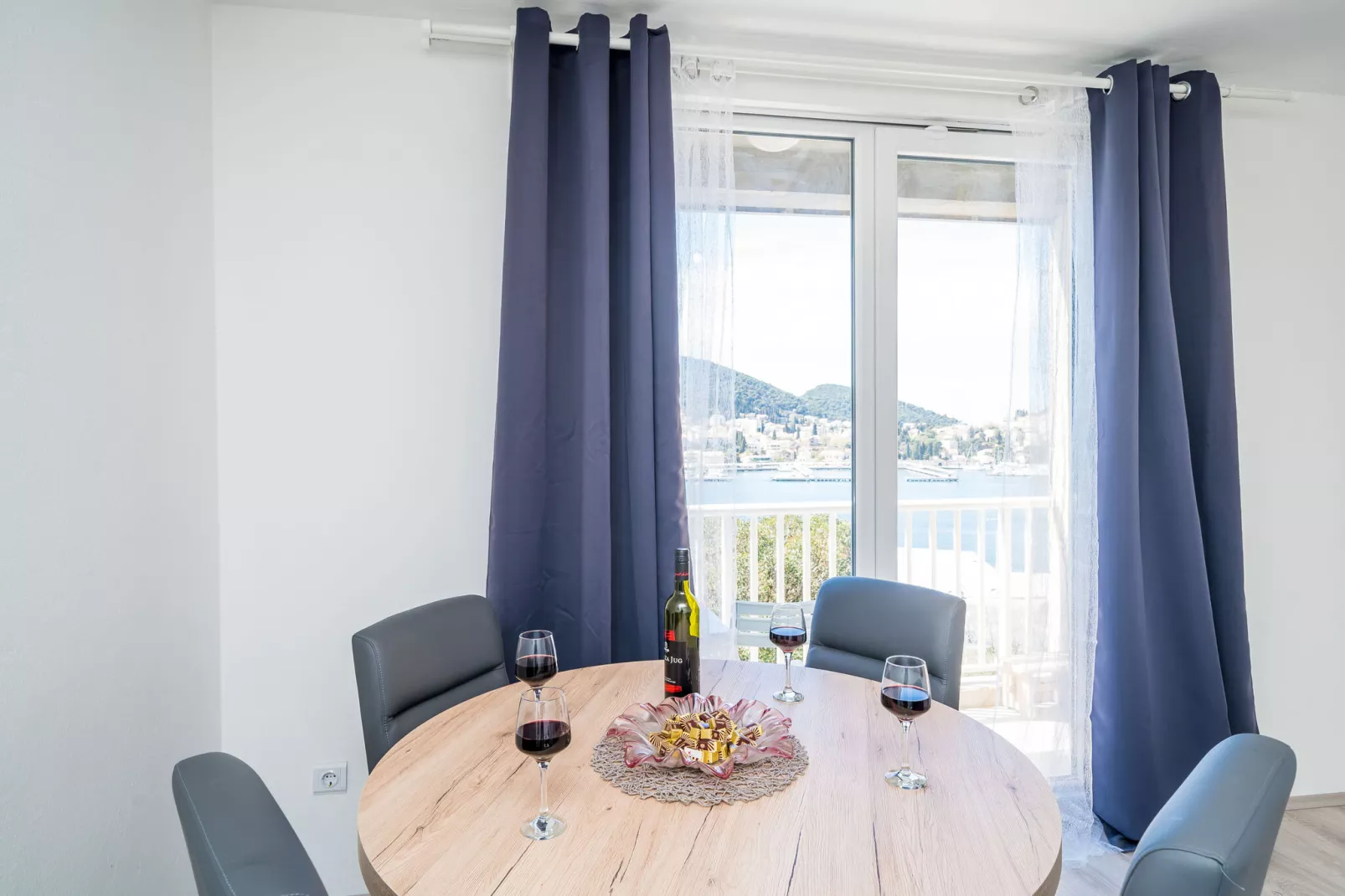 Apartment Cvjetković - Two Bedroom Apartment with Terrace and Sea View-Living room