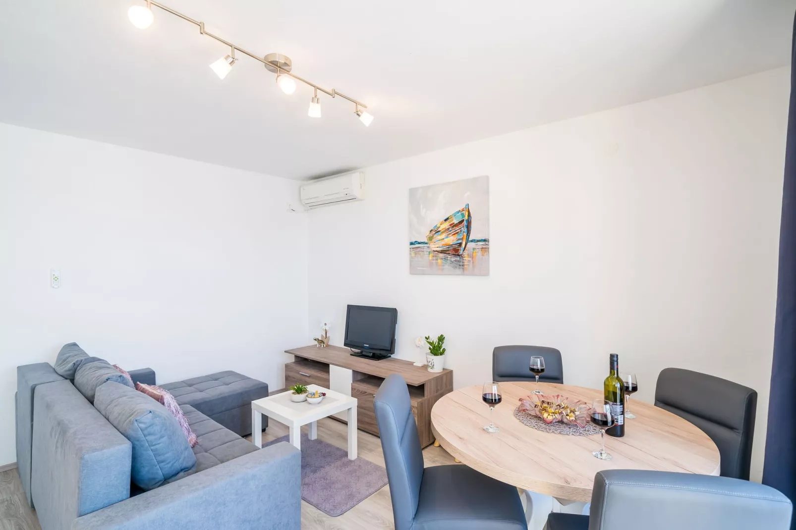 Apartment Cvjetković - Two Bedroom Apartment with Terrace and Sea View-Living room
