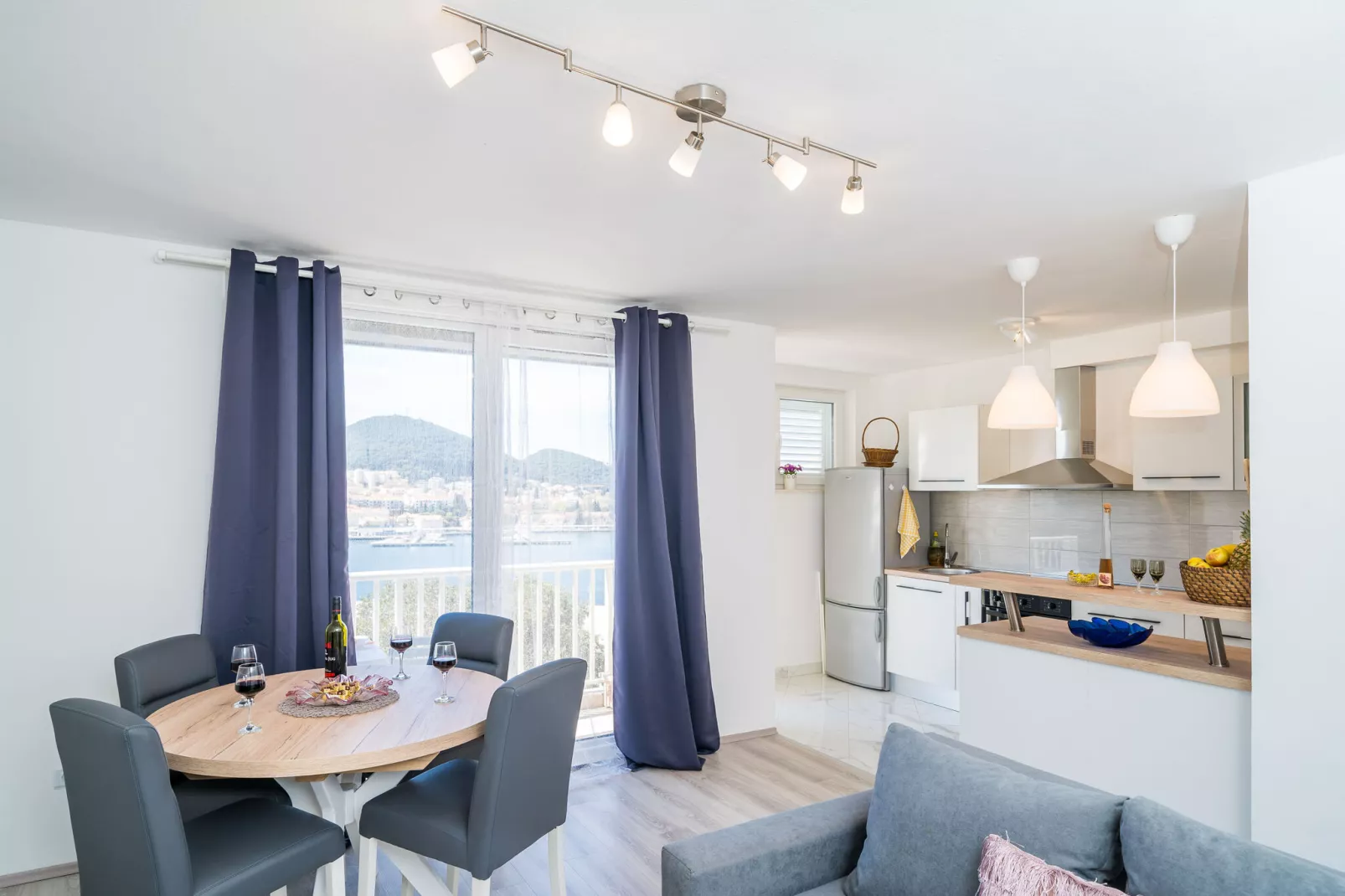 Apartment Cvjetković - Two Bedroom Apartment with Terrace and Sea View-Living room