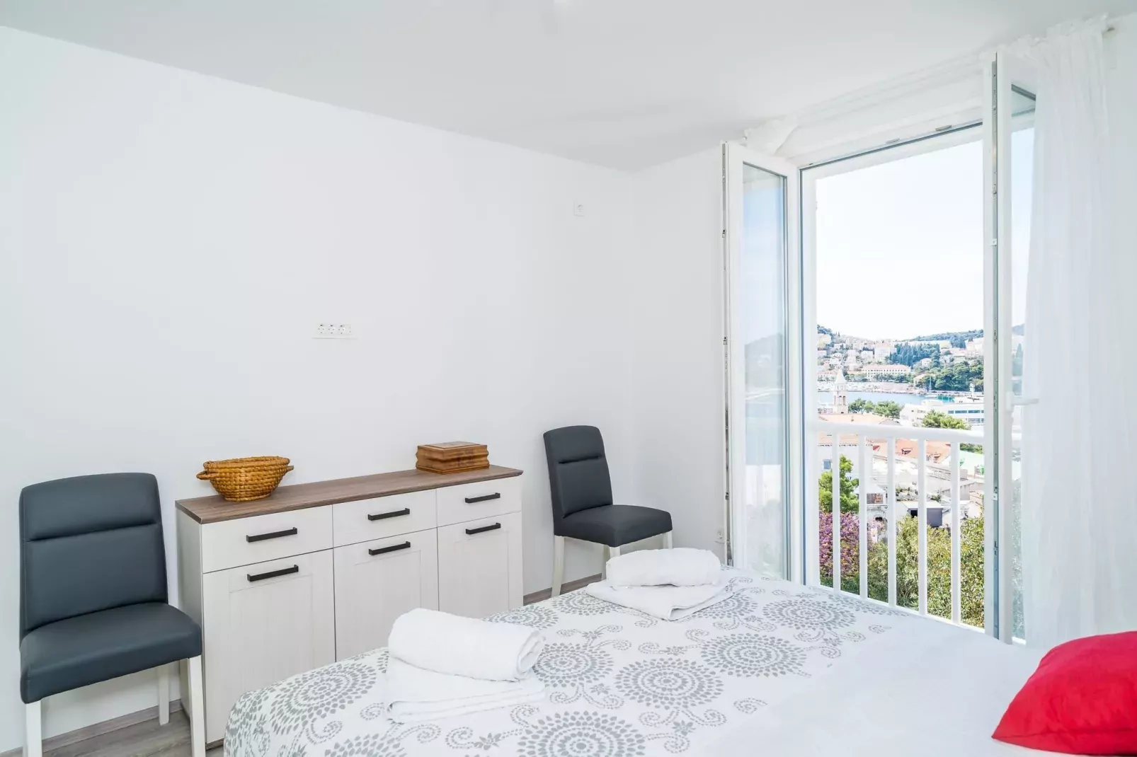 Apartment Cvjetković - Two Bedroom Apartment with Terrace and Sea View-Bedroom