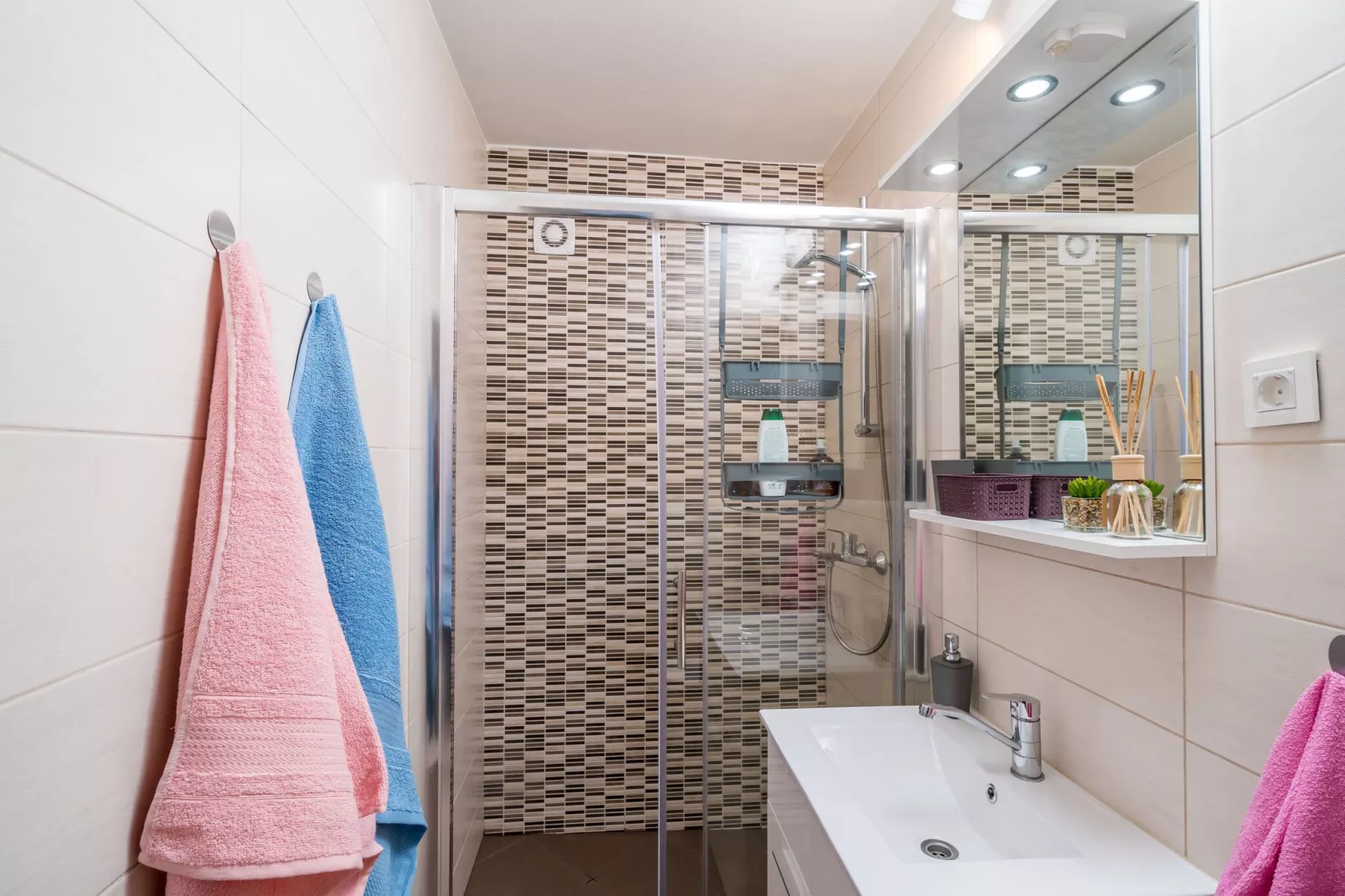 Apartment Cvjetković - Two Bedroom Apartment with Terrace and Sea View-Bathroom