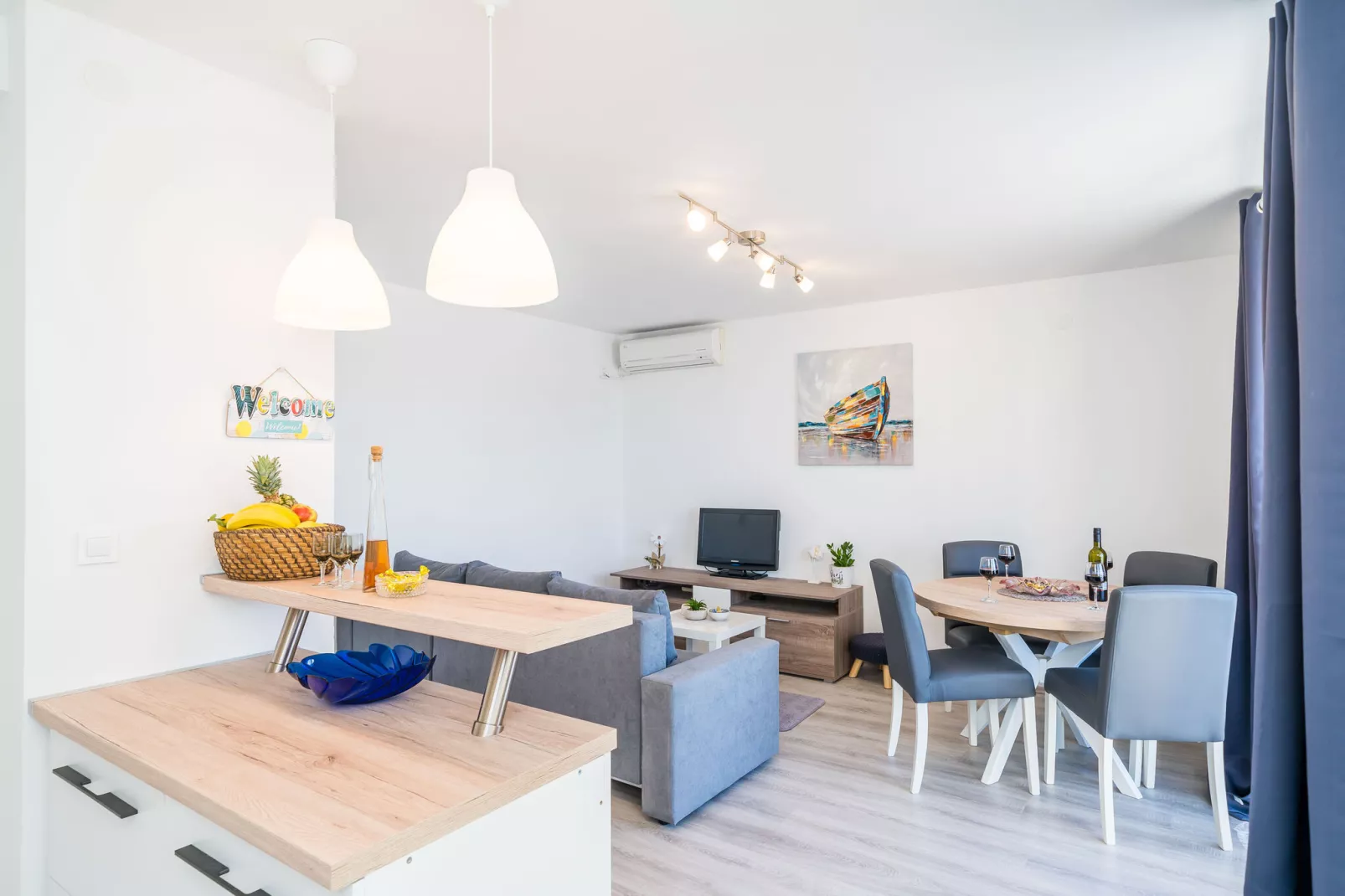 Apartment Cvjetković - Two Bedroom Apartment with Terrace and Sea View-Indoor