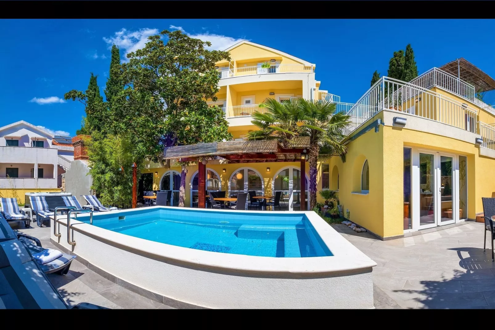Castelletto - Standard Twin Room with Airport Transfer-Pool
