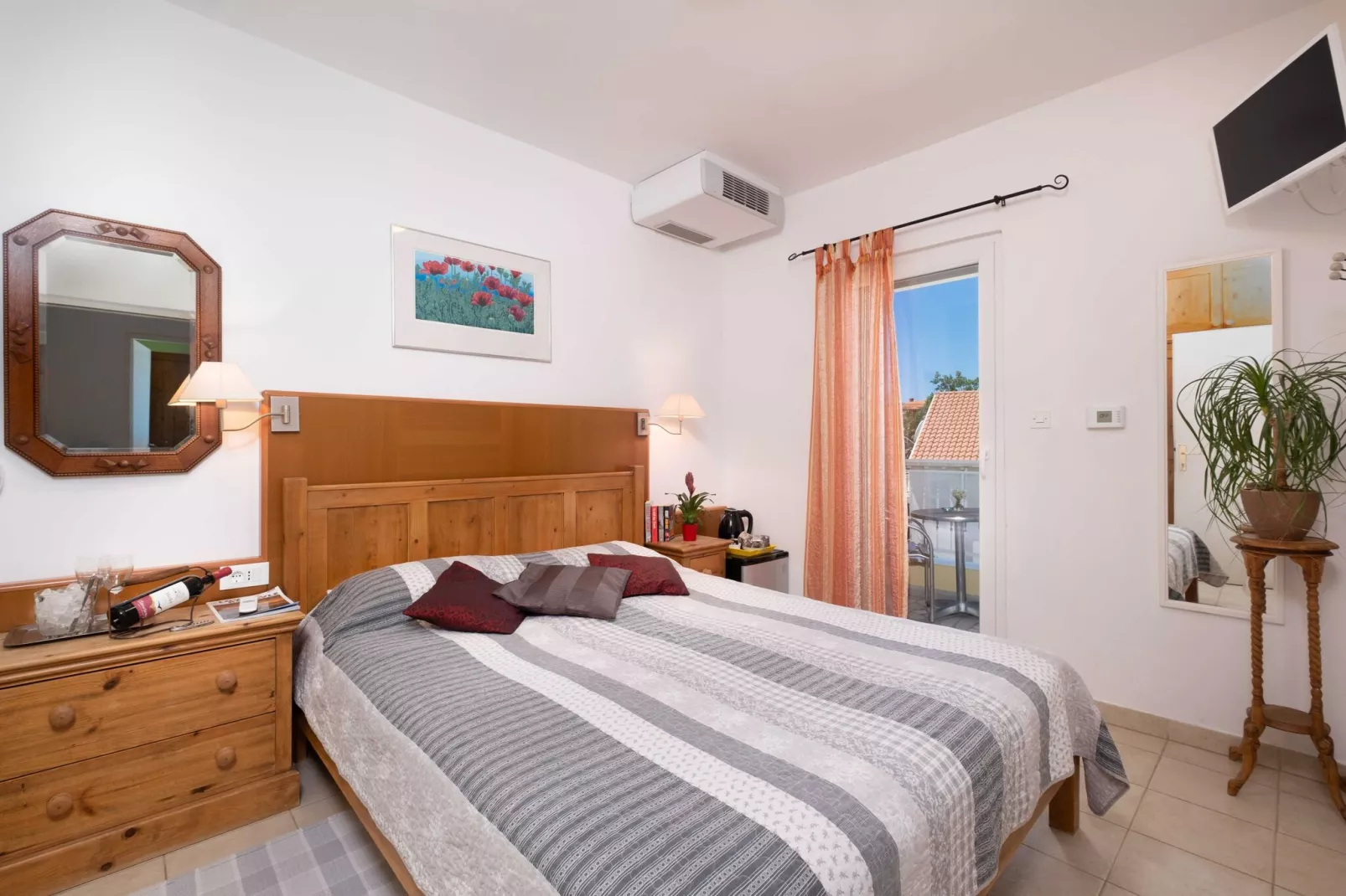 Castelletto - Superior Double Room with Balcony and Airport Transfer-Bedroom
