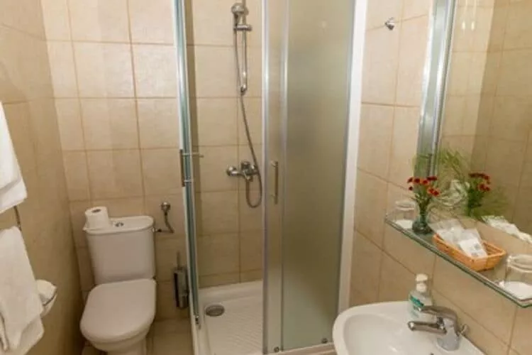 Castelletto - Superior Double Room with Balcony and Airport Transfer 9-Bathroom