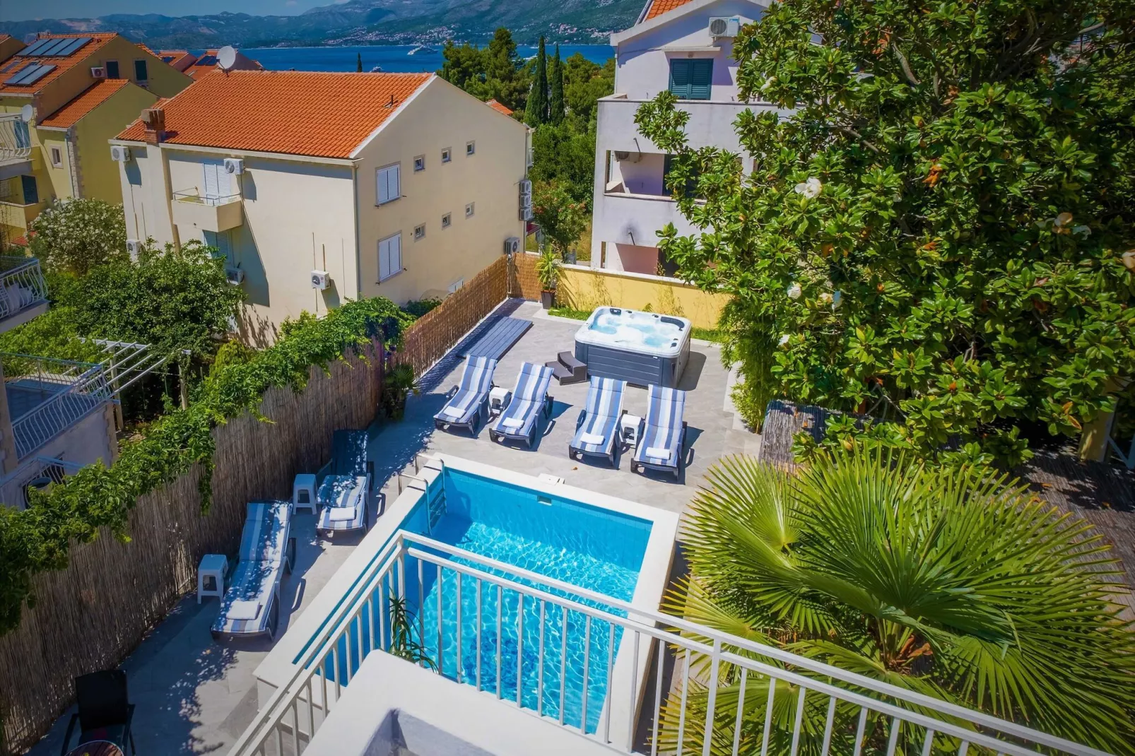 Castelletto - Superior Double Room with Balcony and Airport Transfer 9-View