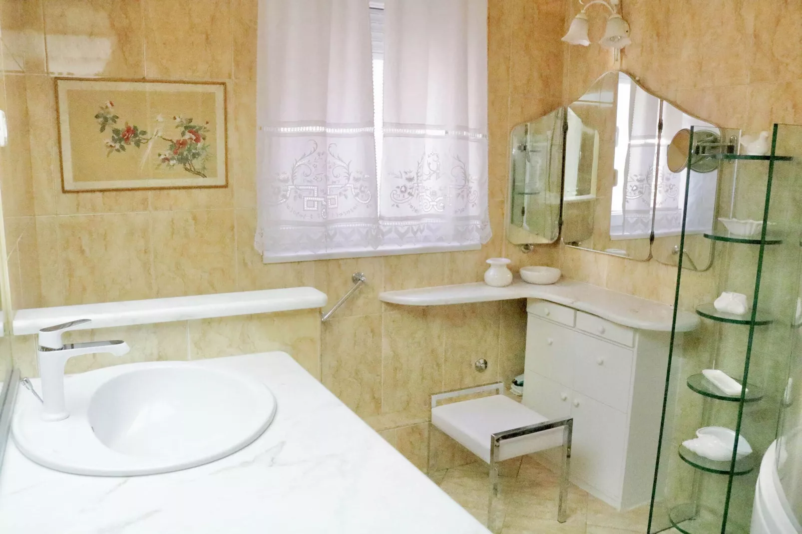 Luxury Suite Jasmin-Two Bedroom Suite with Hot Tub-Bathroom