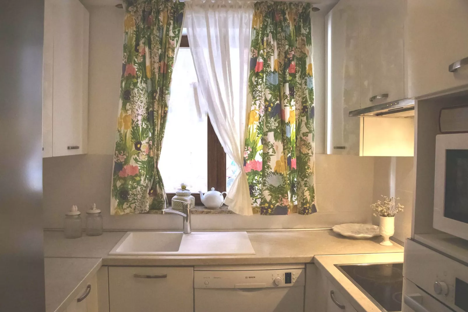 Luxury Suite Jasmin-Two Bedroom Suite with Hot Tub-Bathroom