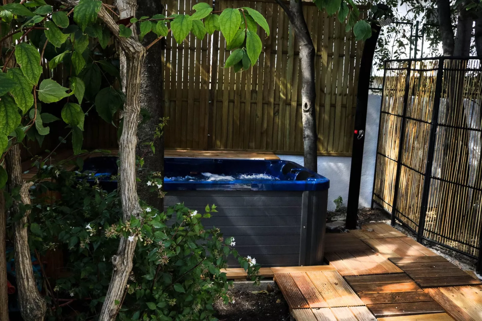 Luxury Suite Jasmin-Two Bedroom Suite with Hot Tub-Terrace