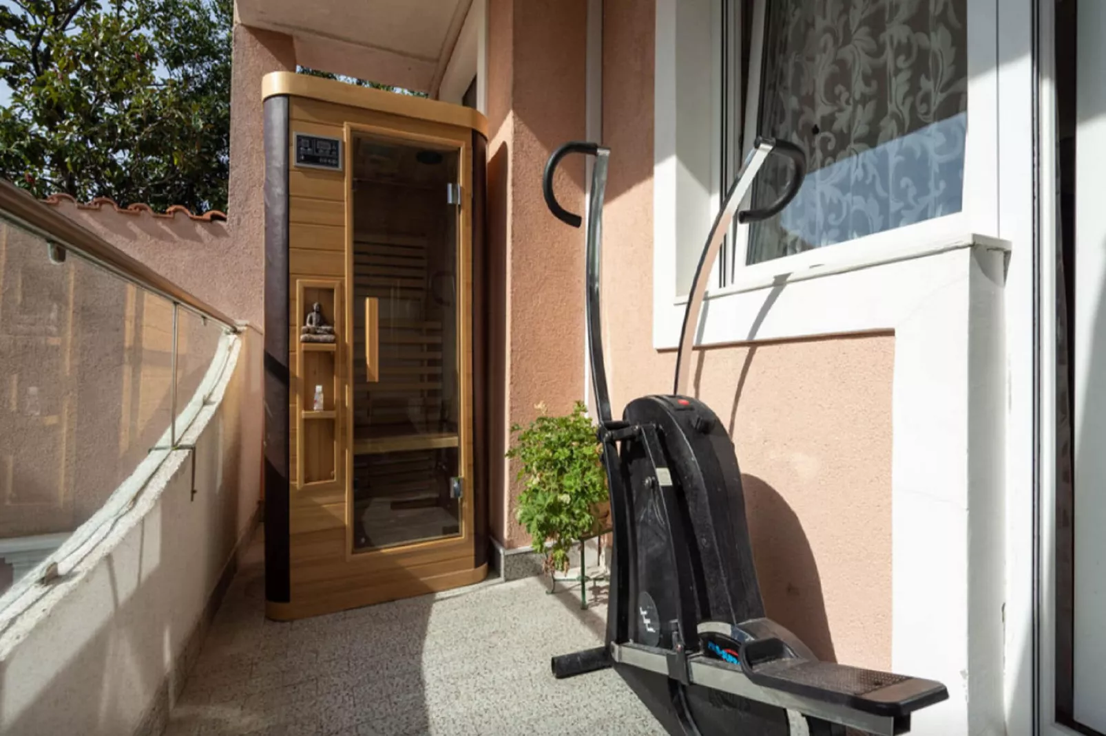 Luxury Suite Jasmin-Two Bedroom Suite with Hot Tub-Outdoor