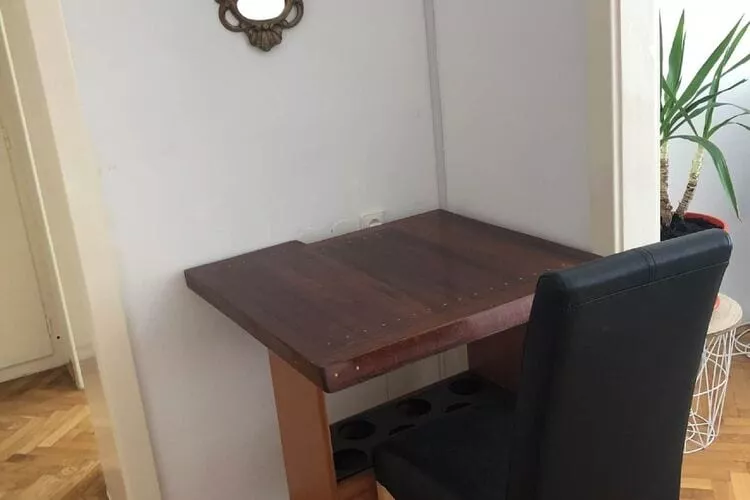 Apartment Ema - One Bedroom Apartment with Balcony-Intérieur