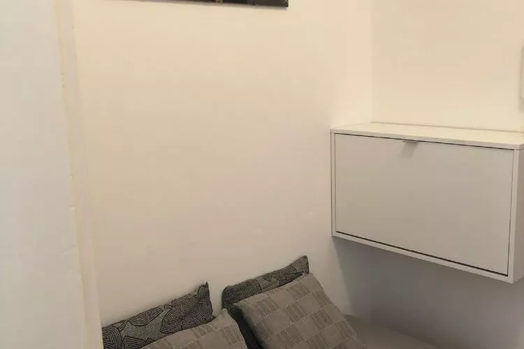 Apartment Ema - One Bedroom Apartment with Balcony-Intérieur
