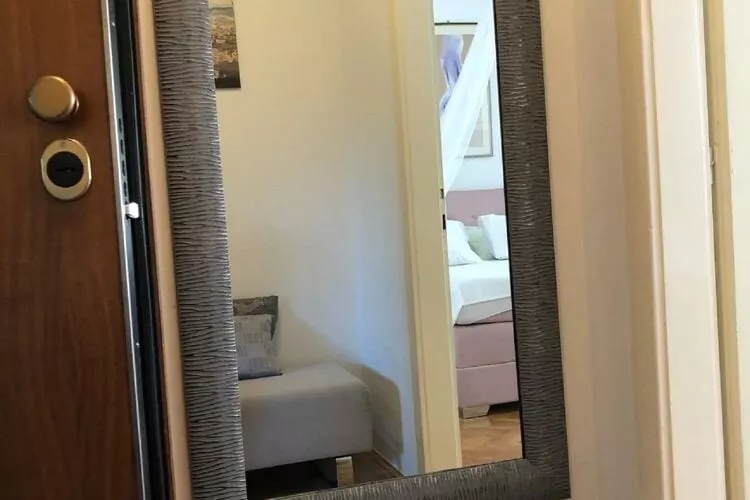 Apartment Ema - One Bedroom Apartment with Balcony-Intérieur