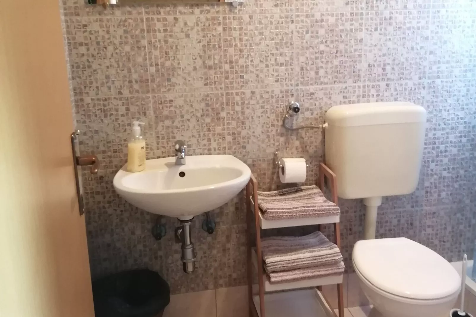Guesthouse Žafran- Room With Landscape View-Bathroom