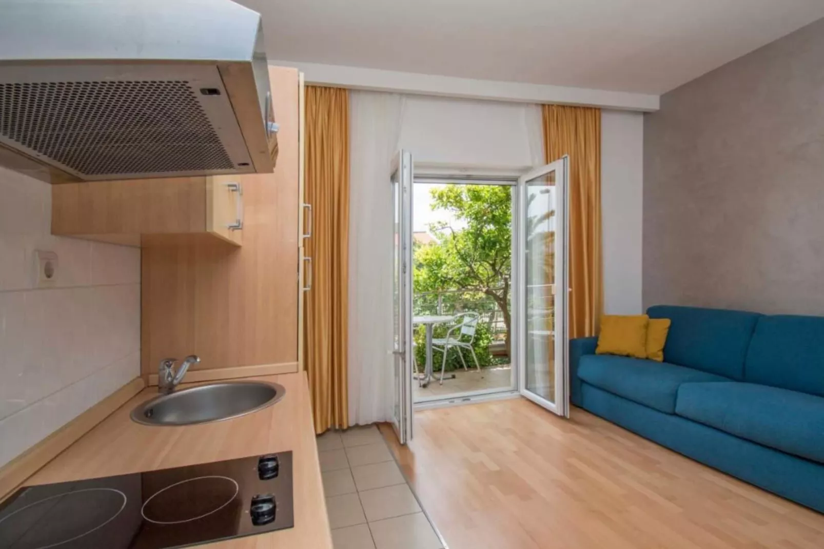 Apartments Antonio - One Bedroom Apartment with Balcony - 1-Intérieur