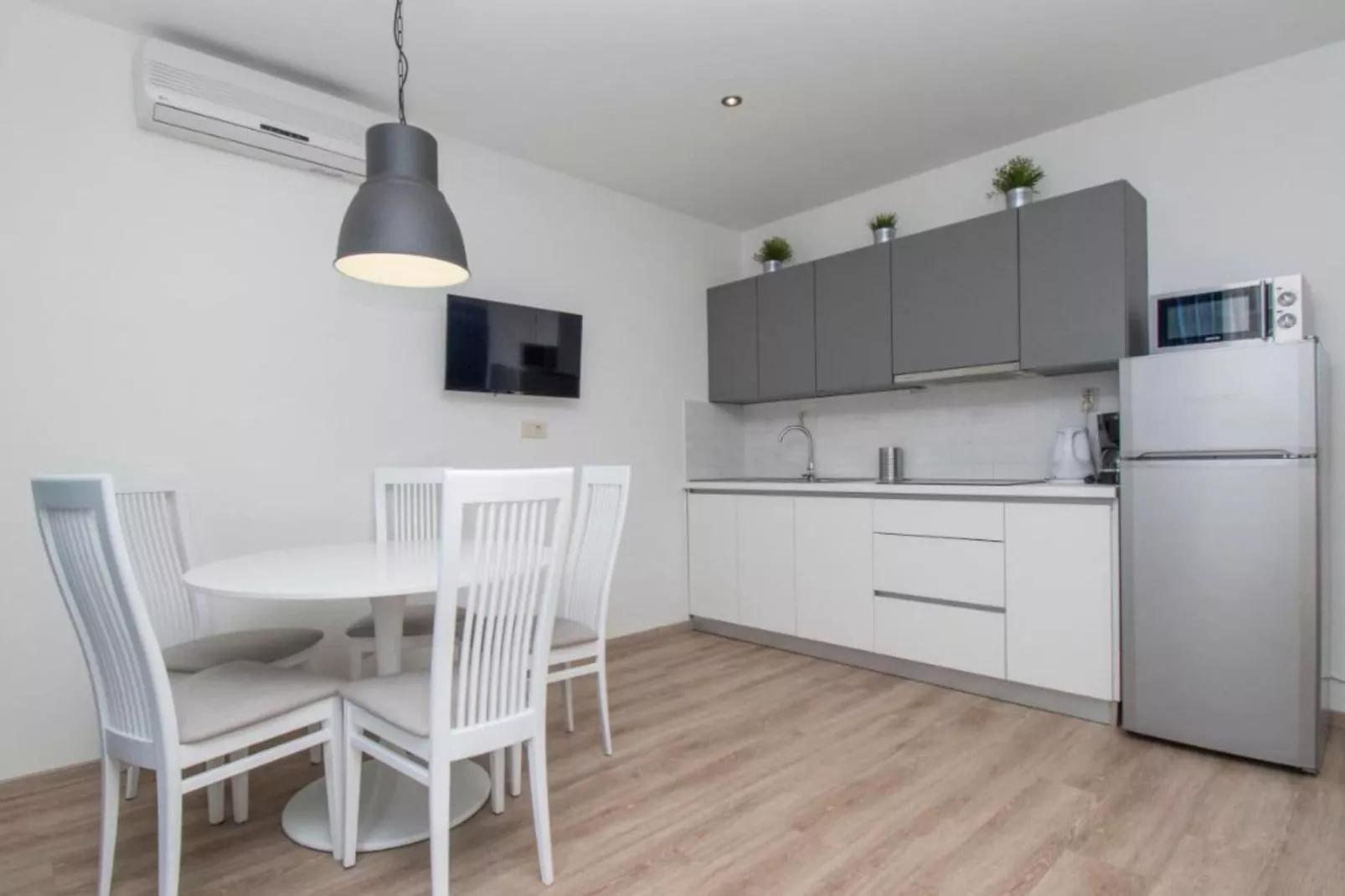 Apartments Antonio - Comfort One-Bedroom Apartment with Balcony and Sea View - 4-Kitchen