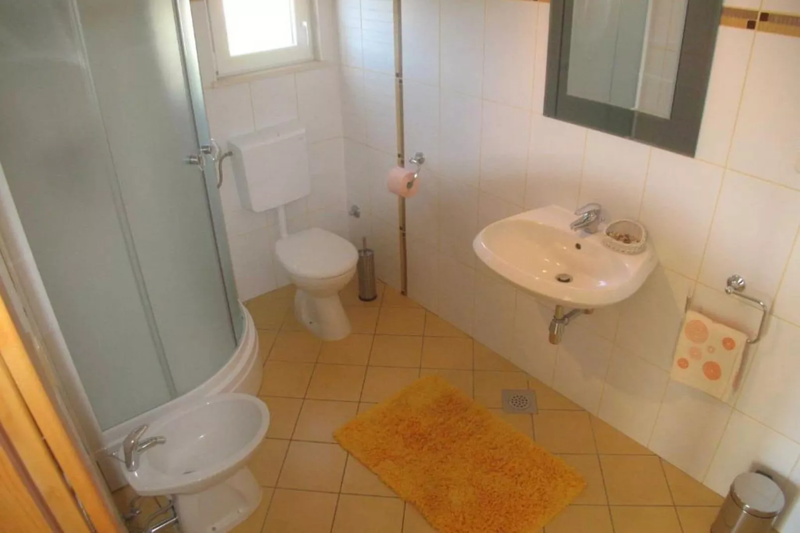 Apartments Paloc - Standard One-bedroom Apartment with Balcony (Žuti)-Badezimmer