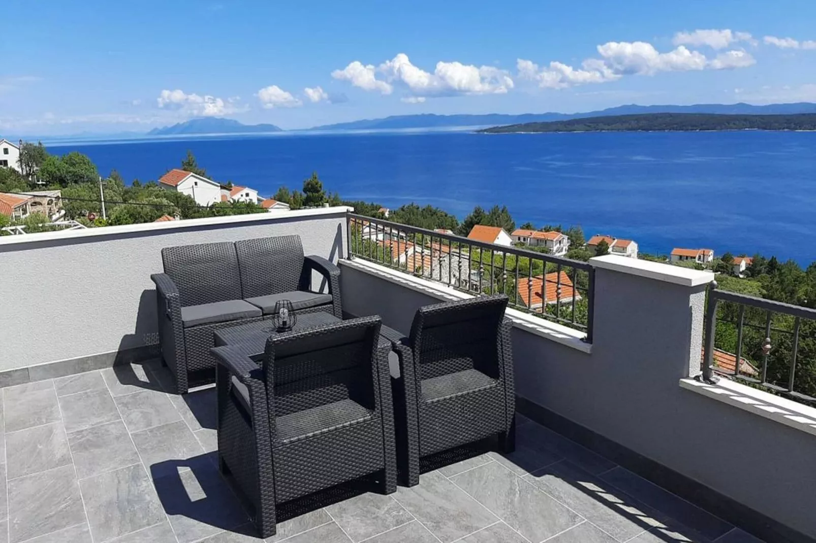 Apartments Dobrila - One Bedroom Apartment with Terrace and sea view - B1-Terrace