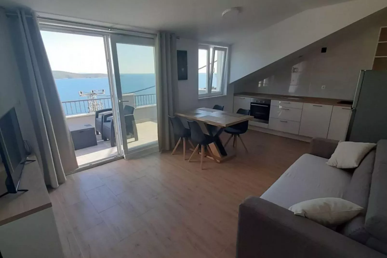 Apartments Dobrila - Superior Two Bedroom Apartment with Terrace and sea view - B2-Indoor