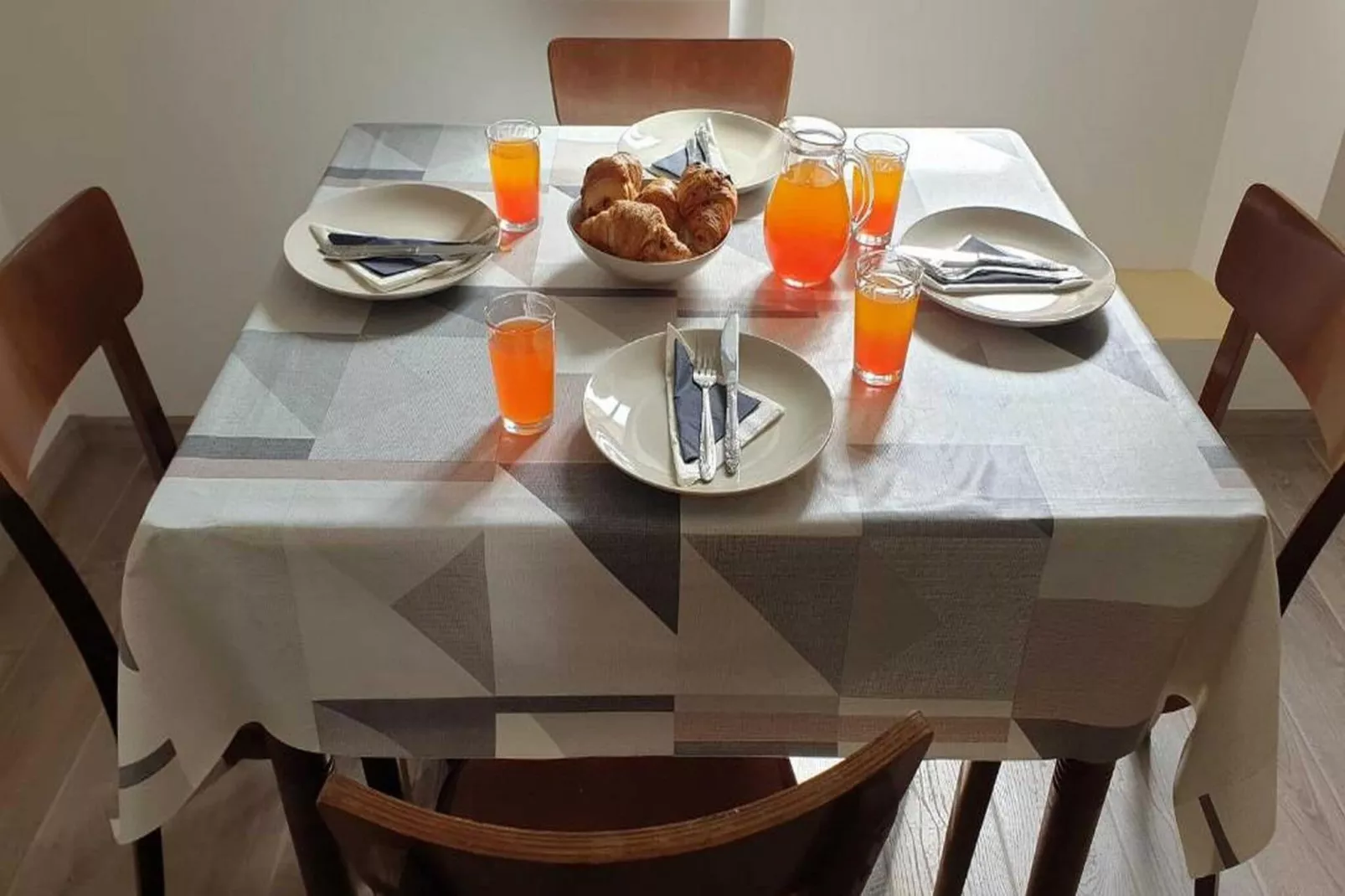 PK Apartments - Dubrovnik - Two Bedroom Apartment with city view 1-Dining room