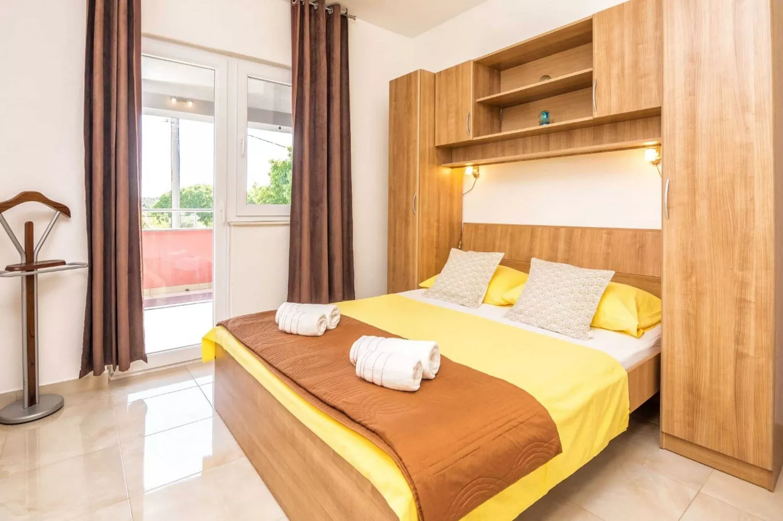 Holiday Home Marinela - Four Bedroom Holiday Home with Swimming Pool-Schlafzimmer
