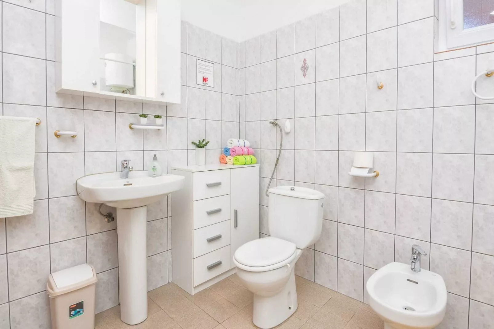 Holiday Home Marinela - Four Bedroom Holiday Home with Swimming Pool-Badezimmer