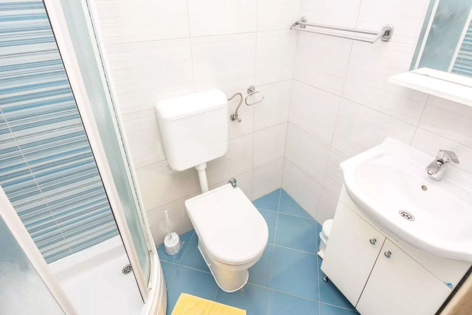 Holiday Home Marinela - Four Bedroom Holiday Home with Swimming Pool-Badezimmer
