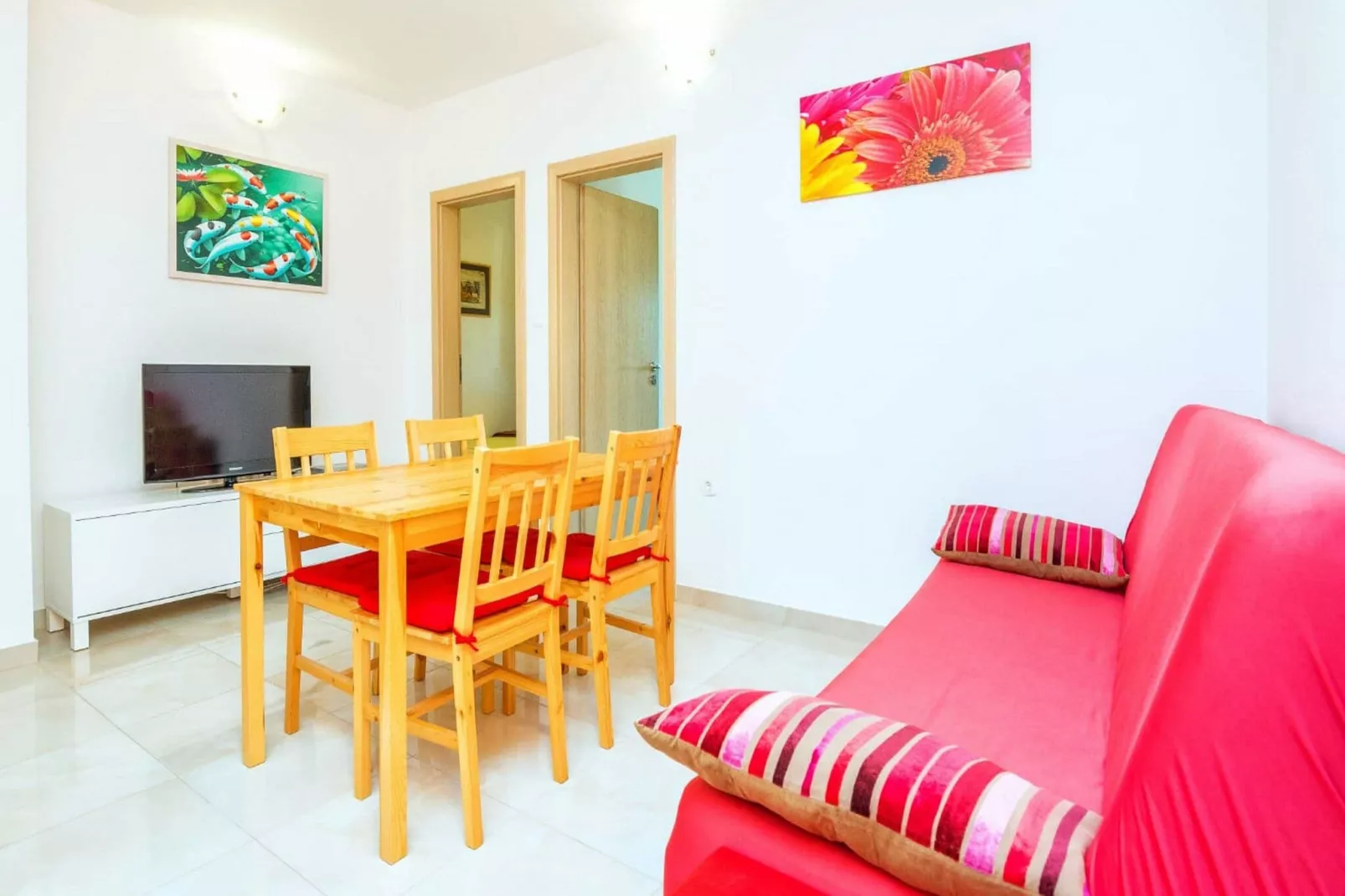 Holiday Home Marinela - Four Bedroom Holiday Home with Swimming Pool-Innen