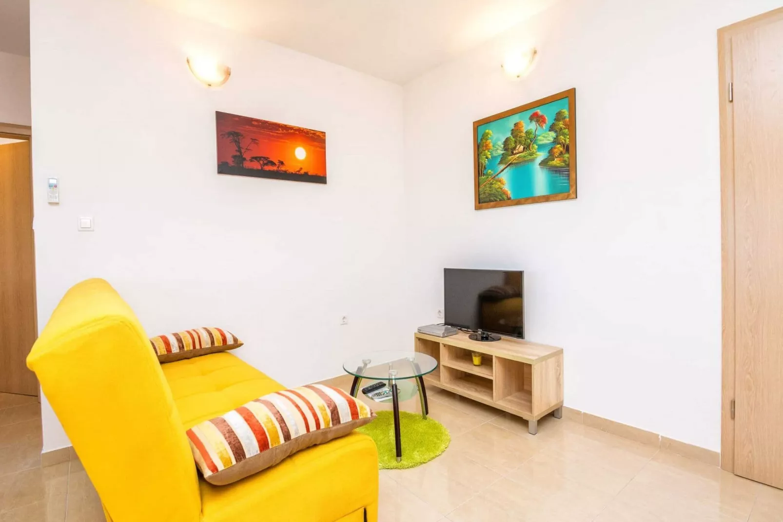 Holiday Home Marinela - Four Bedroom Holiday Home with Swimming Pool-Innen