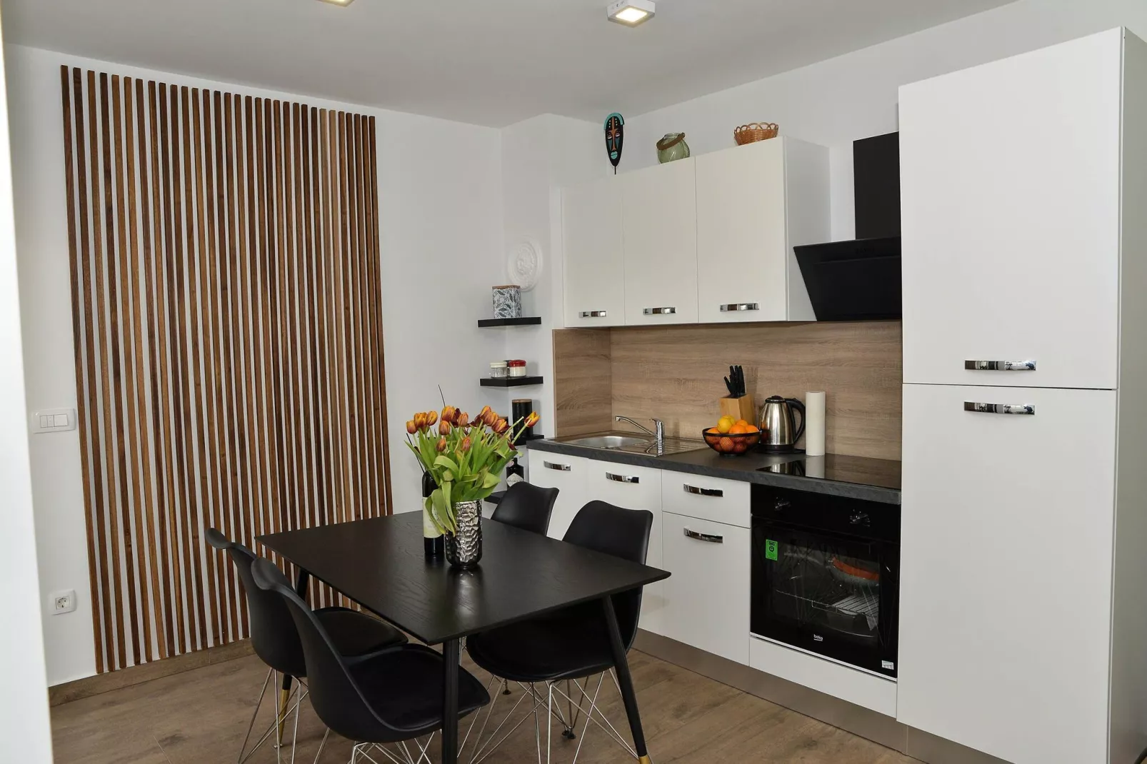Apartment Nicole - One Bedroom Apartment with Balcony-Salle à manger