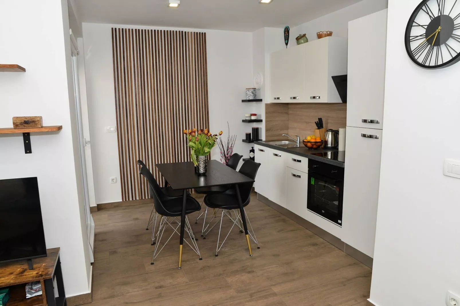 Apartment Nicole - One Bedroom Apartment with Balcony-Salle à manger
