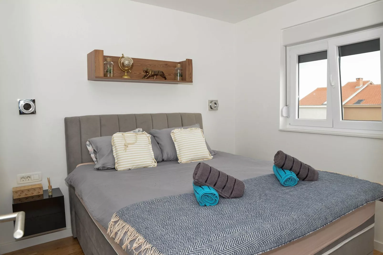 Apartment Nicole - One Bedroom Apartment with Balcony-Chambre