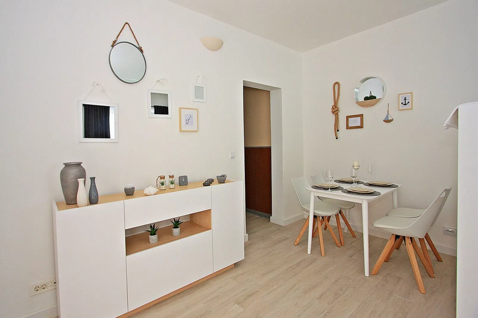 Apartments Tomy - One Bedroom Apartment with Balcony and Sea view (Apartment 1)-Indoor