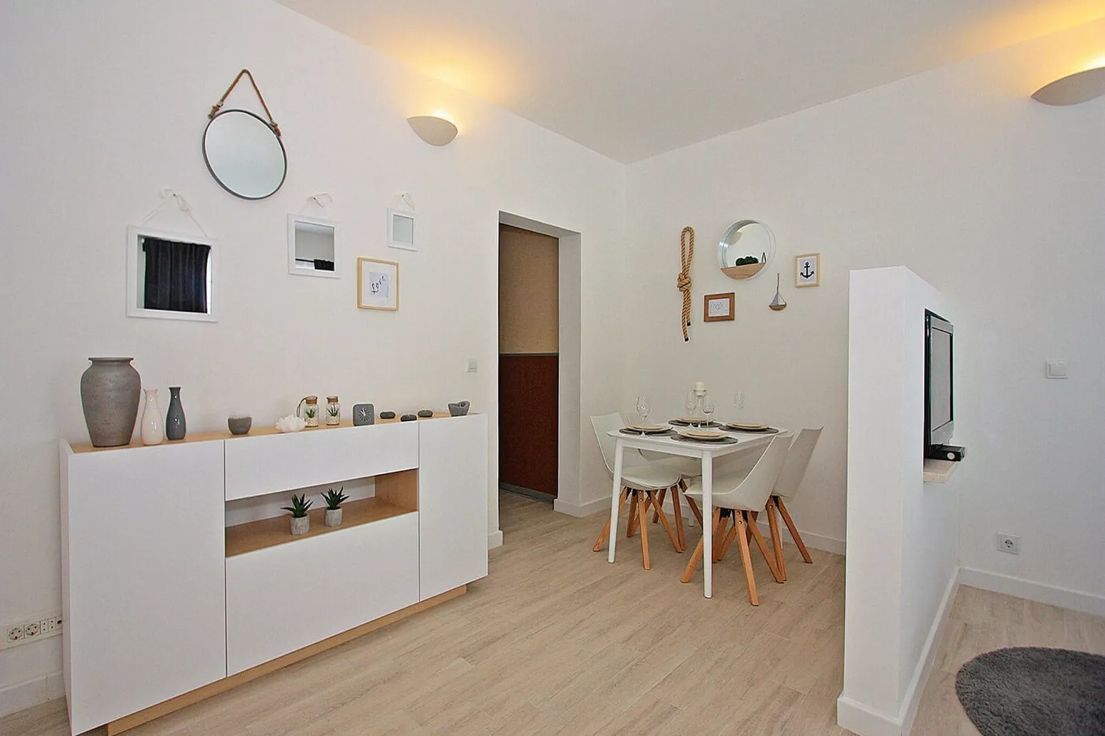 Apartments Tomy - One Bedroom Apartment with Balcony and Sea view (Apartment 1)-Indoor
