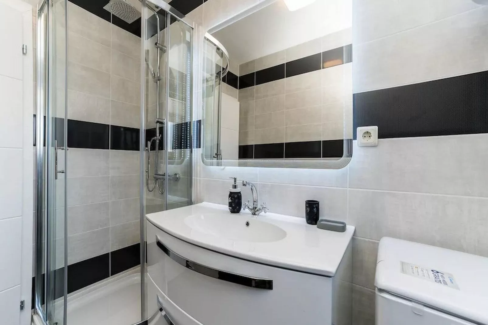 Villa Camellia - Two Bedroom Villa with swimming pool-Bathroom