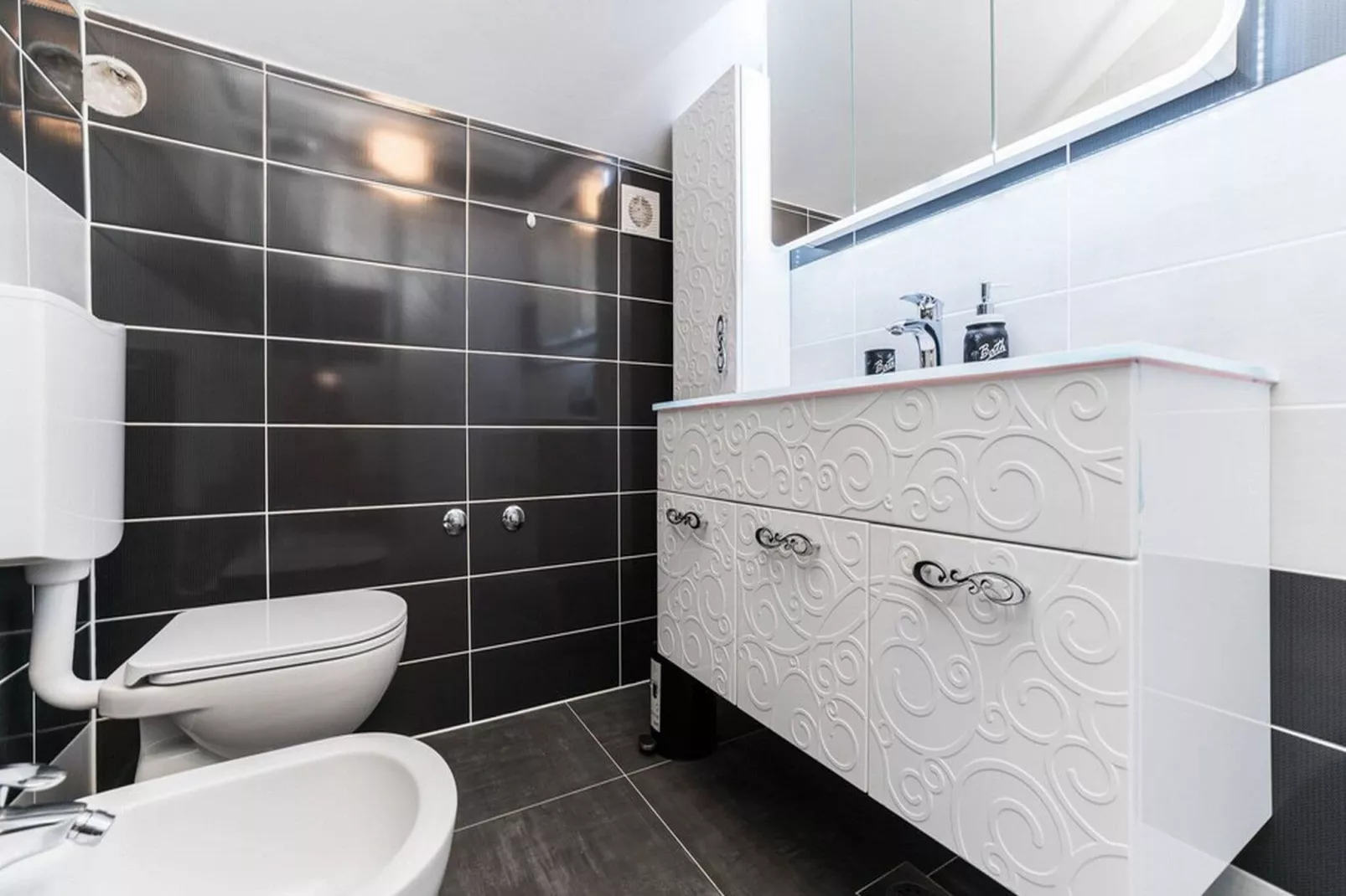 Villa Camellia - Two Bedroom Villa with swimming pool-Bathroom