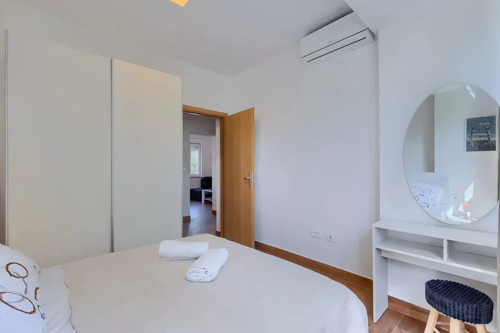 Holiday house Chill out Loborika - Two Bedroom Holiday Home with Terrace-Chambre