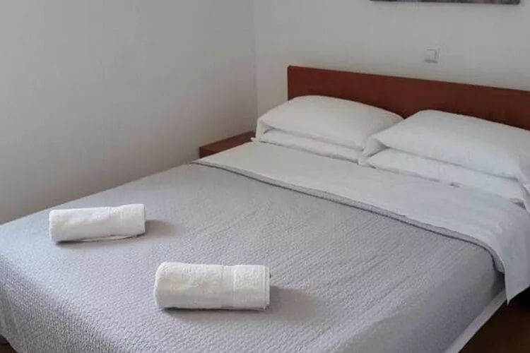 Apartments Mlikota - One Bedroom Apartment with Terrace - A4 59674-Chambre