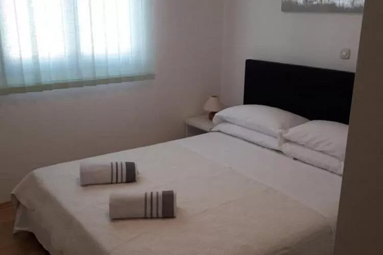 Apartments Mlikota - Two Bedroom Apartment with Terrace - A2 59671-Chambre