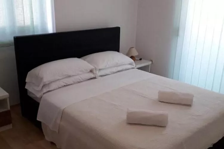 Apartments Mlikota - Two Bedroom Apartment with Terrace - A2 59671-Chambre