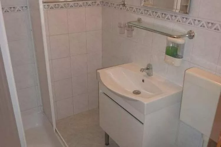 Apartments Mlikota - Two Bedroom Apartment with Terrace - A2 59671-Salle de bain