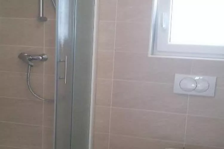 Apartments Mlikota - One Bedroom Apartment with Balcony - A5 59675-Bathroom