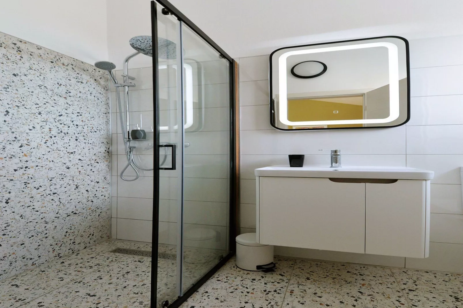 Apartments Helena - One bedroom apartment with Balcony and Sea View - A1-Bathroom
