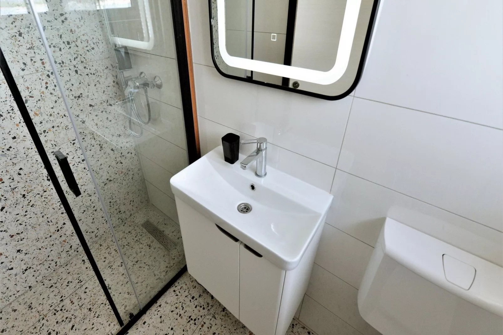 Apartments Helena - One bedroom apartment with Balcony and Sea View - A1-Bathroom