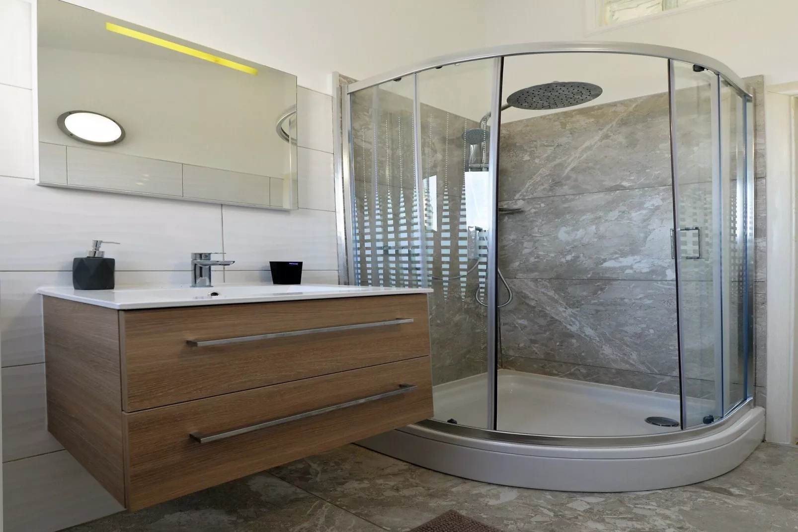 Apartments Helena - Superior One bedroom apartment with Balcony and Sea View - A2-Salle de bain