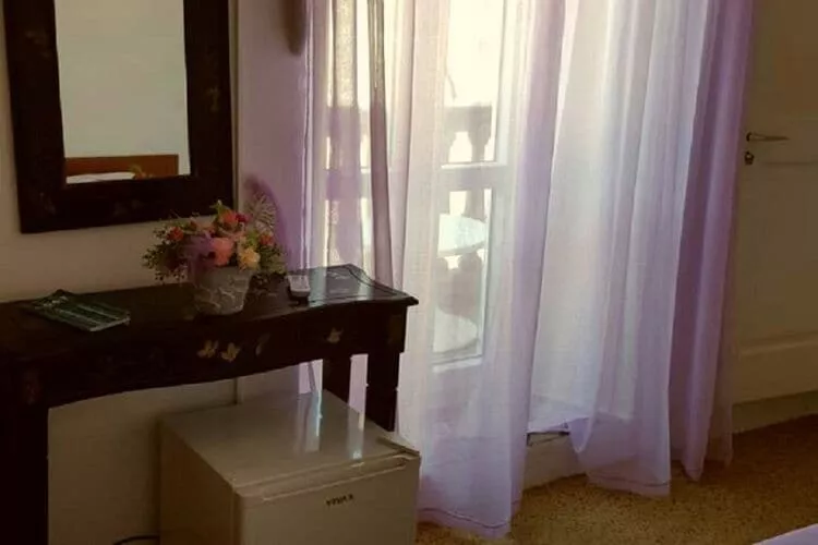 Rooms Milena - Triple Room with  External Private Bathroom-Bedroom